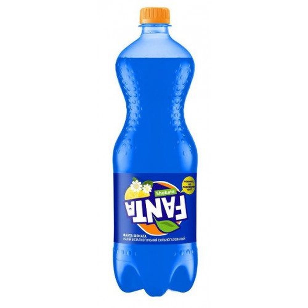 Une bouteille bleu sur fond avec un capuchon orange et une étiquette bleue avec le logo Fanta à l'envers